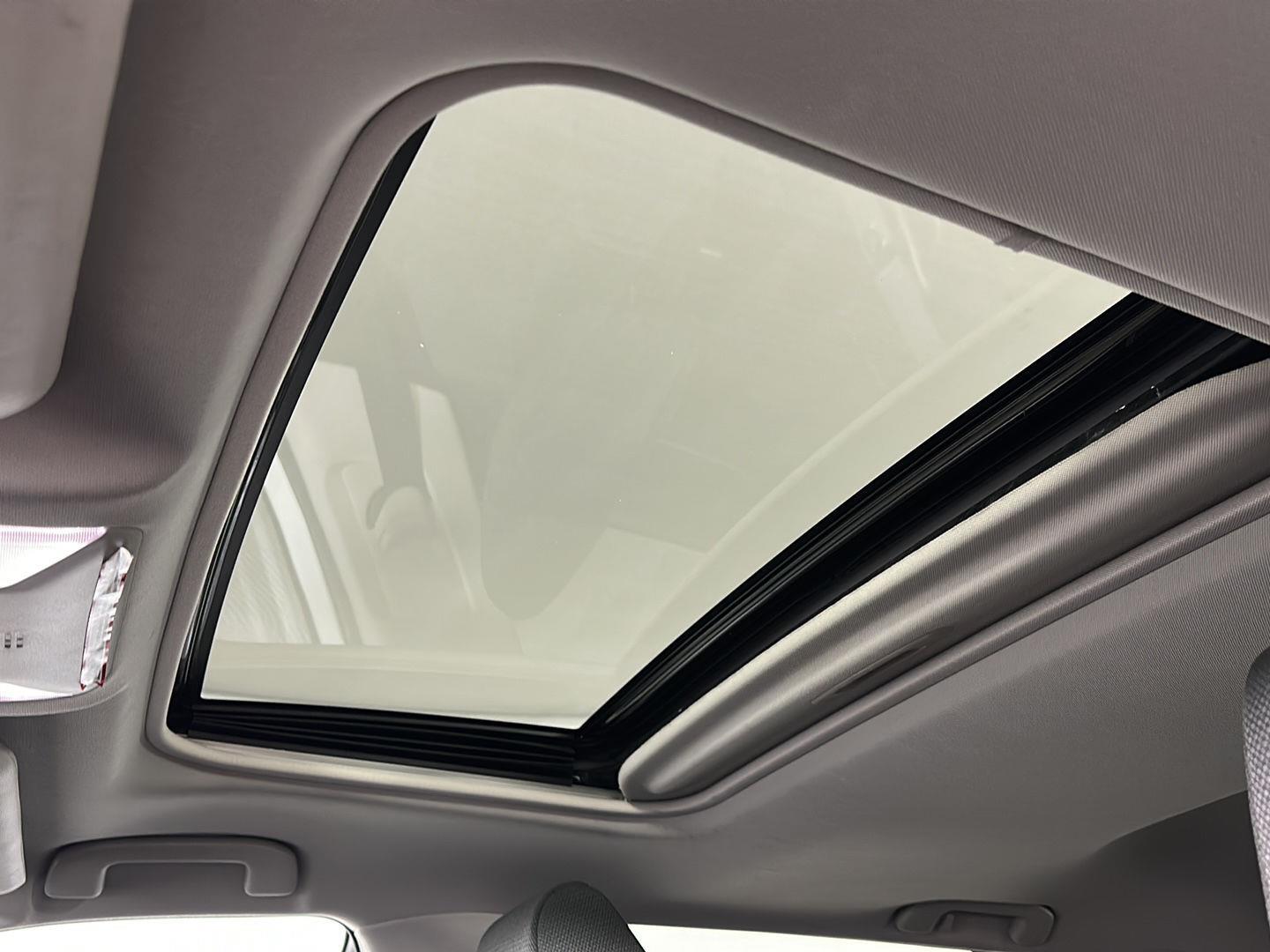 Used 2022 White Toyota XLE image 10