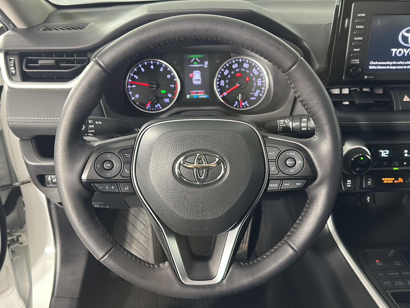 Used 2022 White Toyota XLE image 11