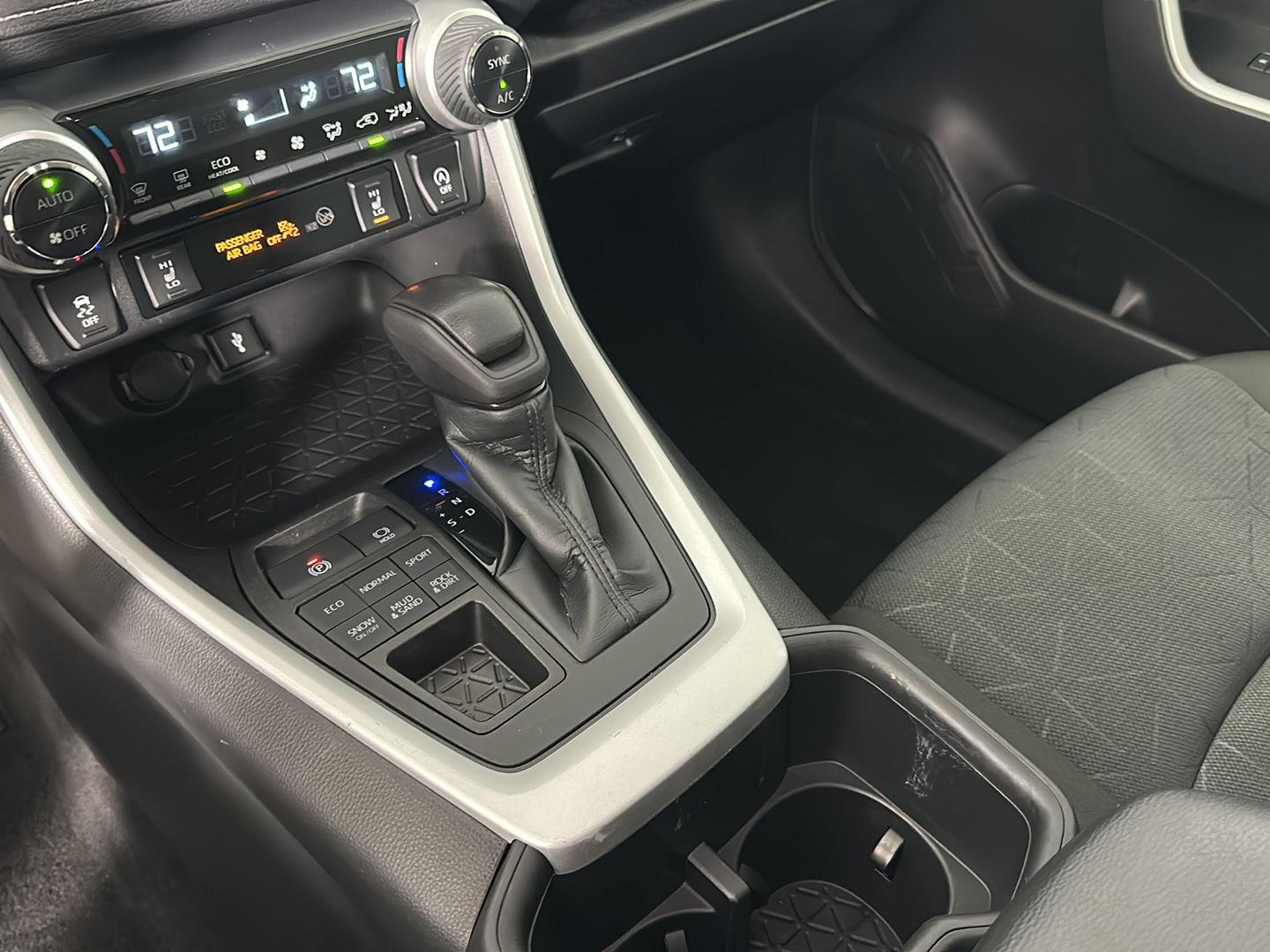 Used 2022 White Toyota XLE image 19