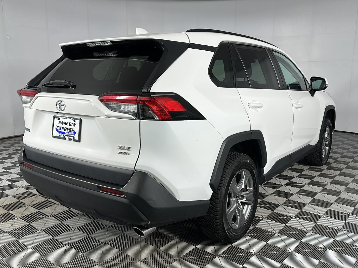 Used 2022 White Toyota XLE image 26
