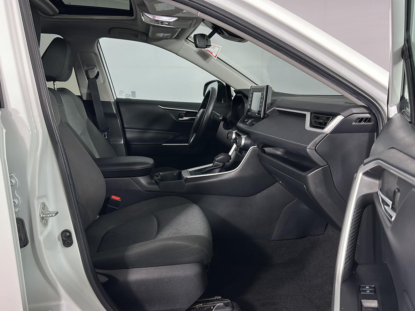Used 2022 White Toyota XLE image 28