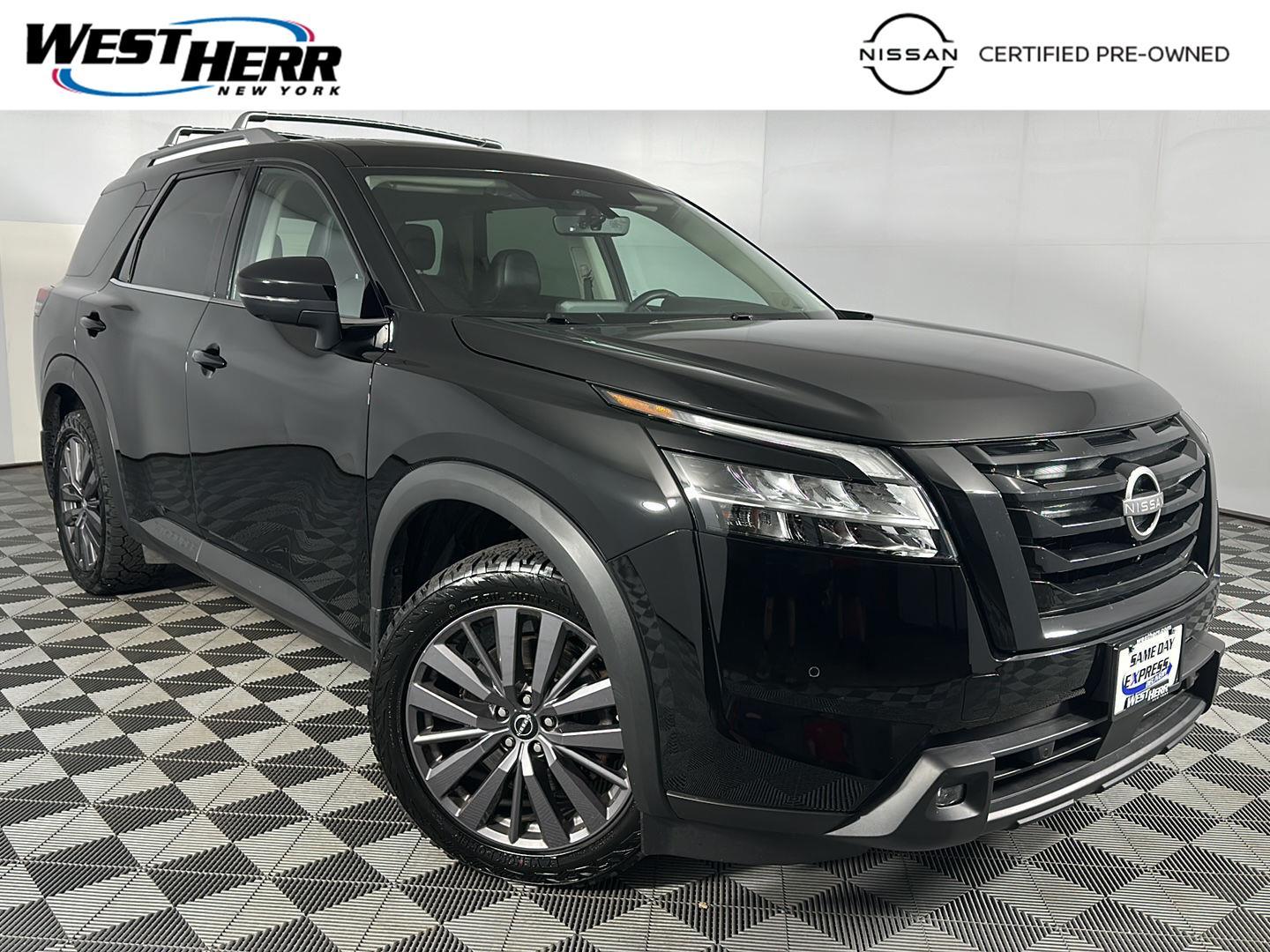 2023 Nissan Pathfinder SL