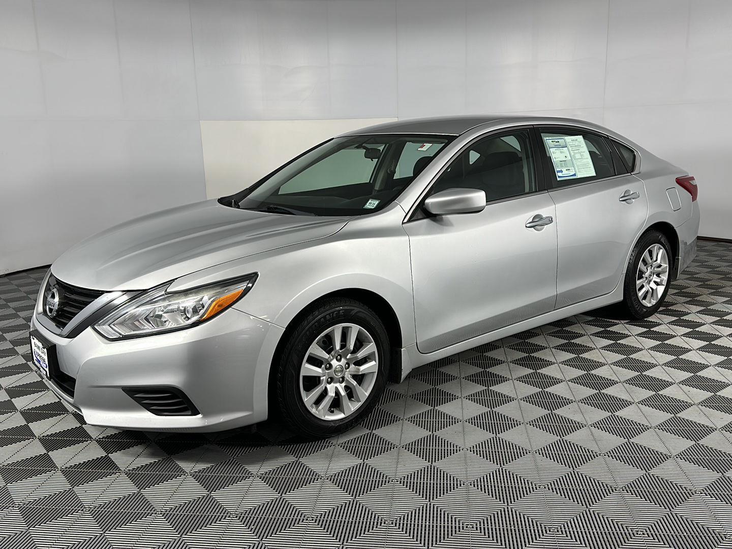 Used 2018 Brilliant Silver Nissan 2.5 S image 5