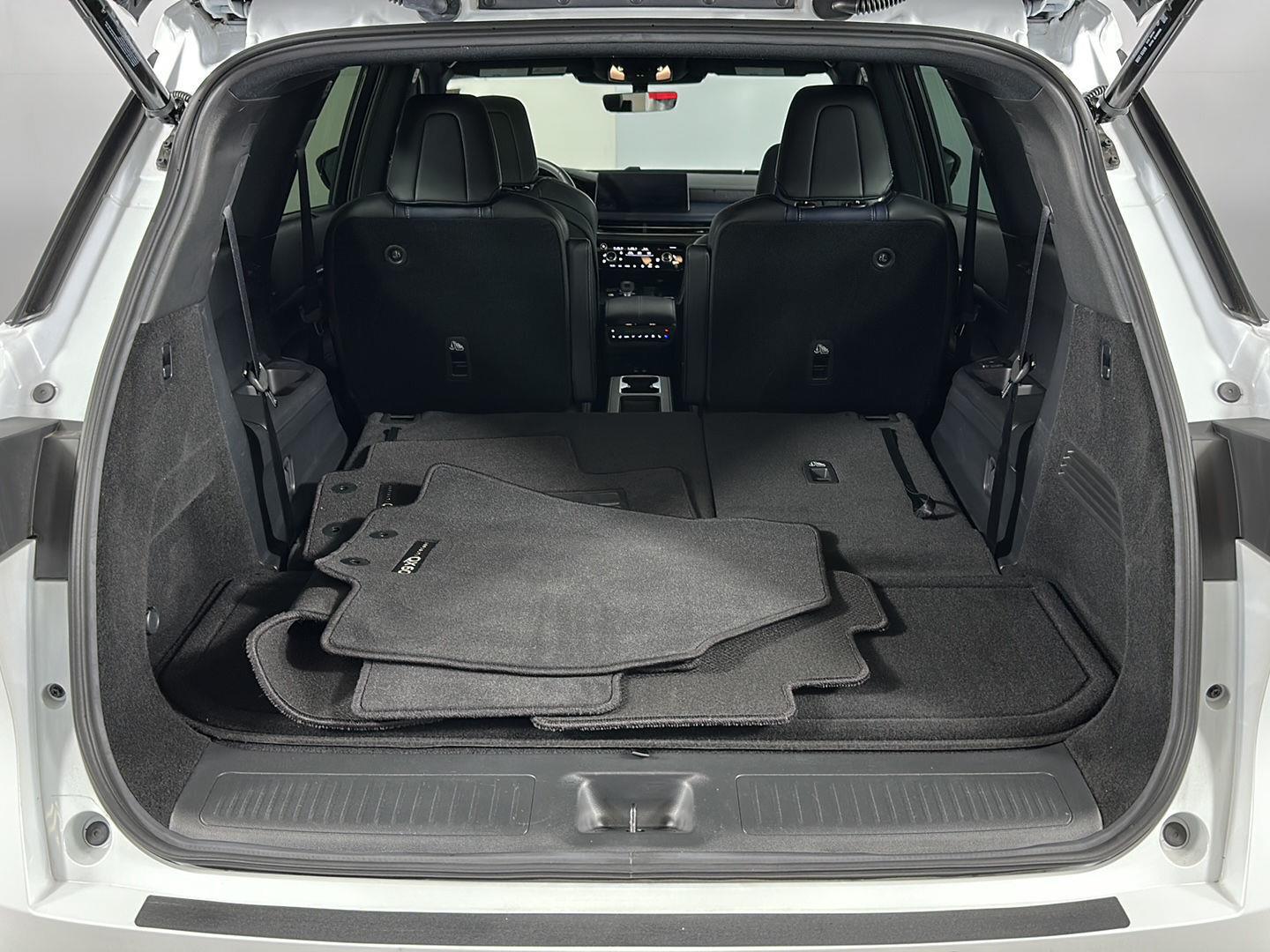 Used 2026 Radiant White INFINITI SPORT image 30
