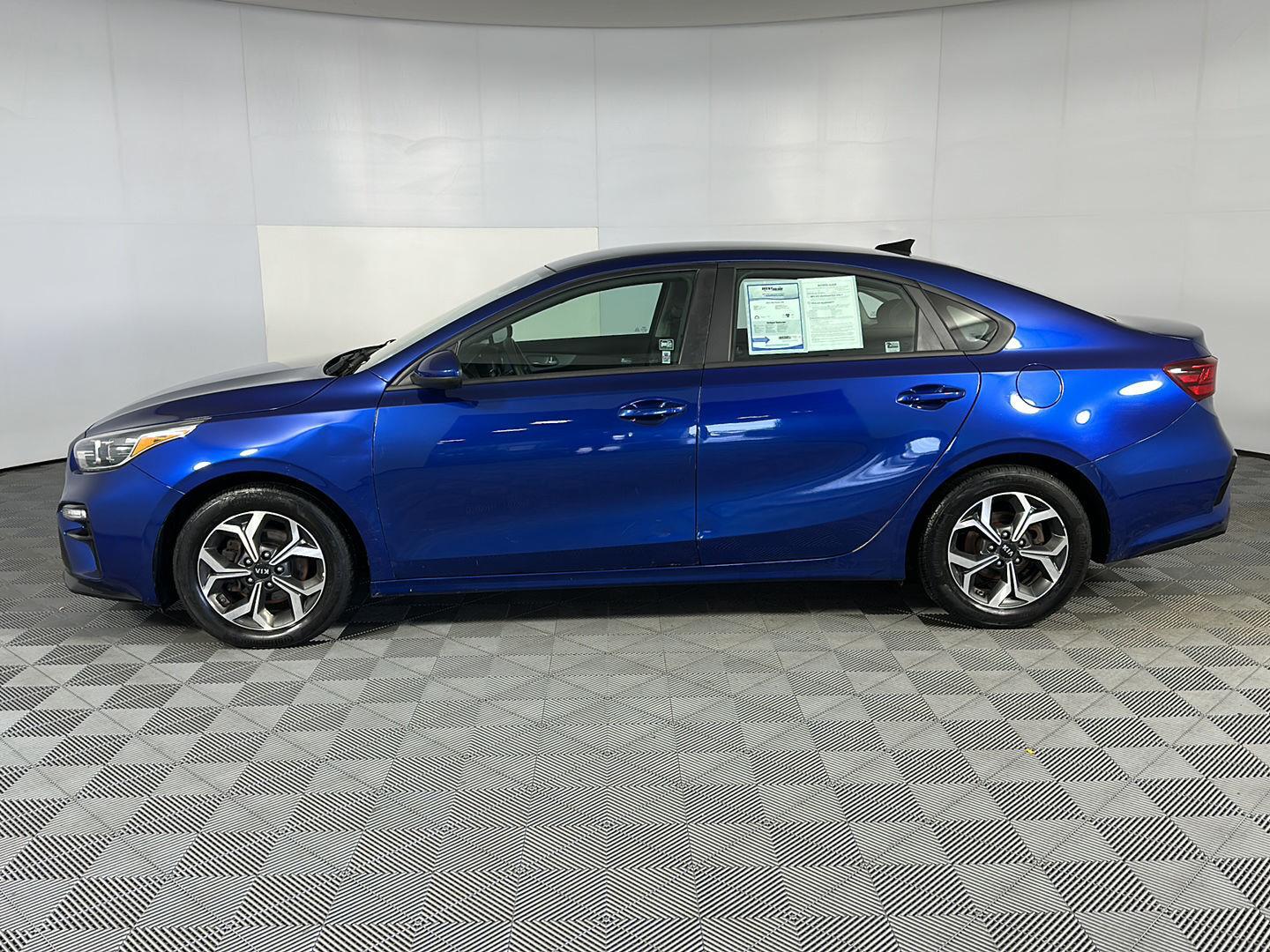 Used 2021 Deep Sea Blue Kia LXS image 6