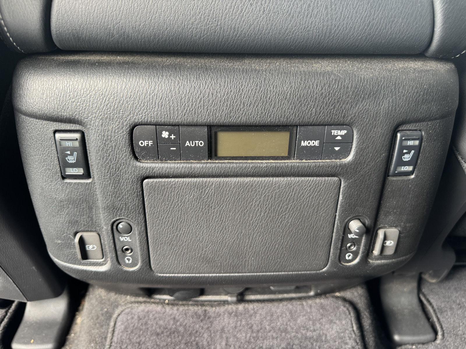 Used 2018 Mocha Almond Nissan Platinum image 8