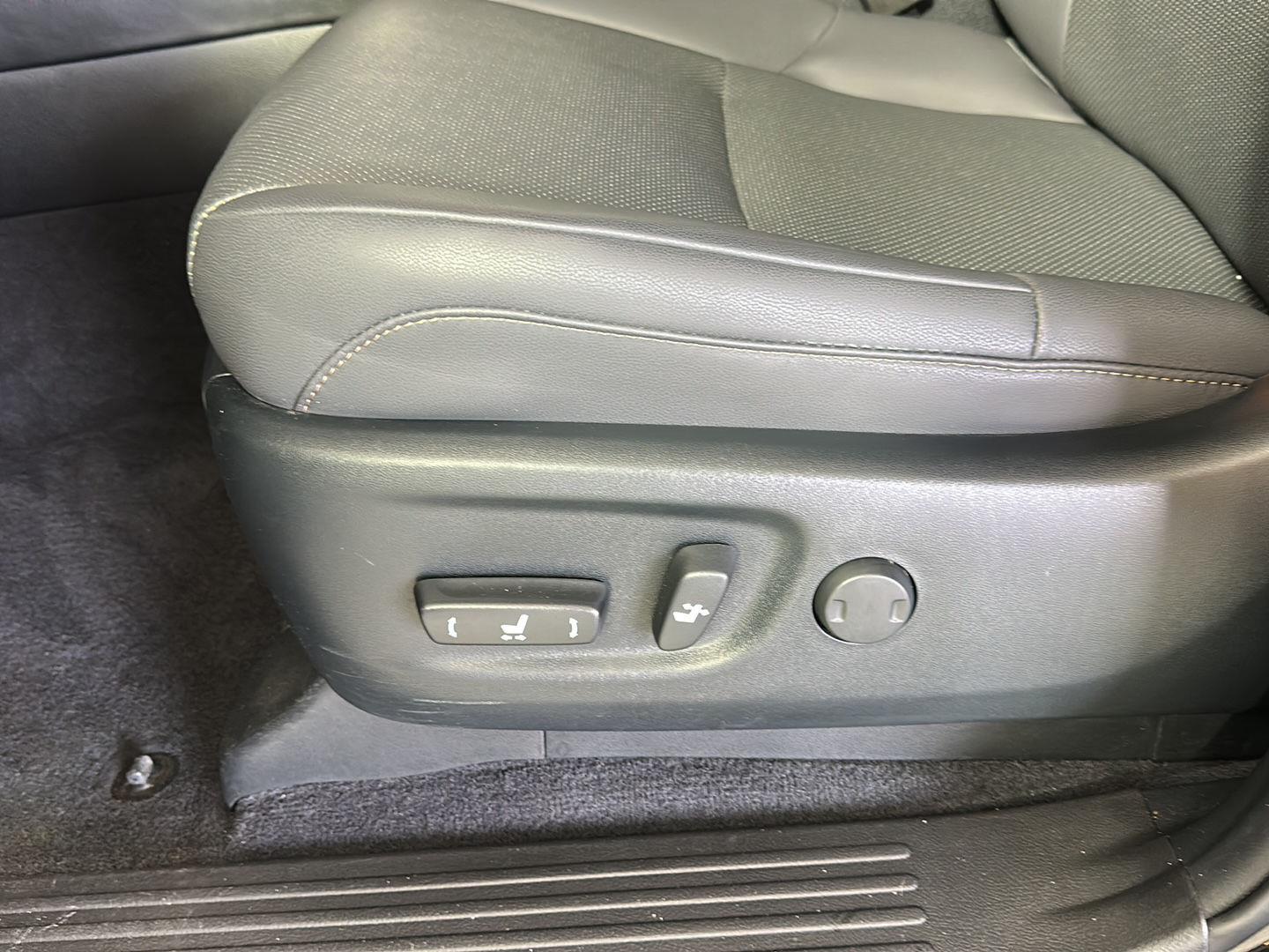 Used 2022 Nebula Gray Pearl Lexus GX 460 Premium image 17