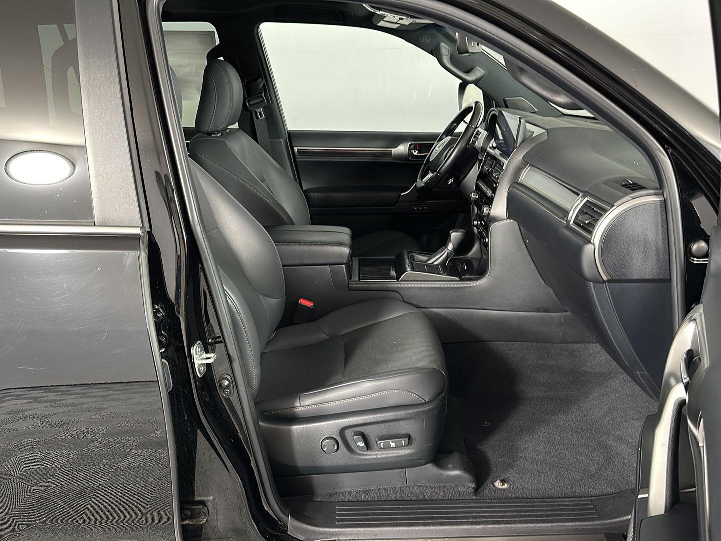 Used 2022 Nebula Gray Pearl Lexus GX 460 Premium image 35