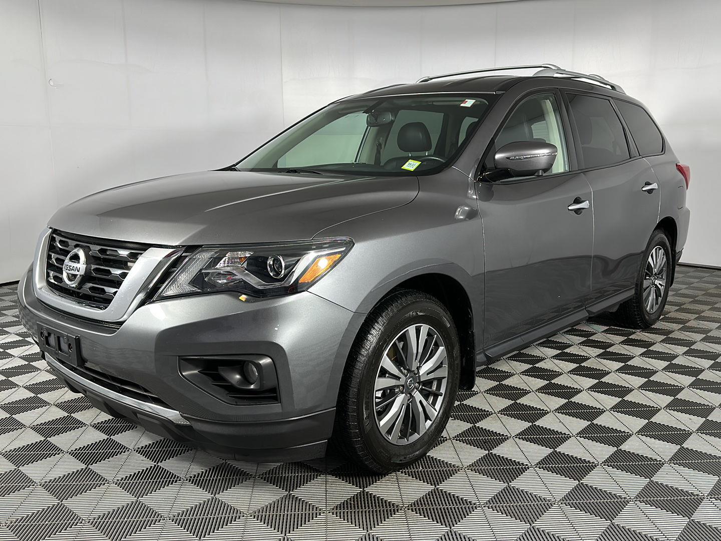 Used 2020 Gun Metallic Nissan SL image 3