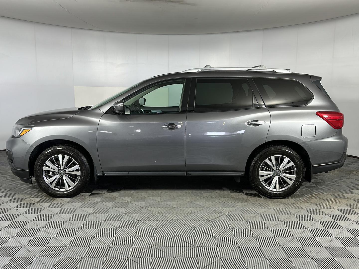 Used 2020 Gun Metallic Nissan SL image 5