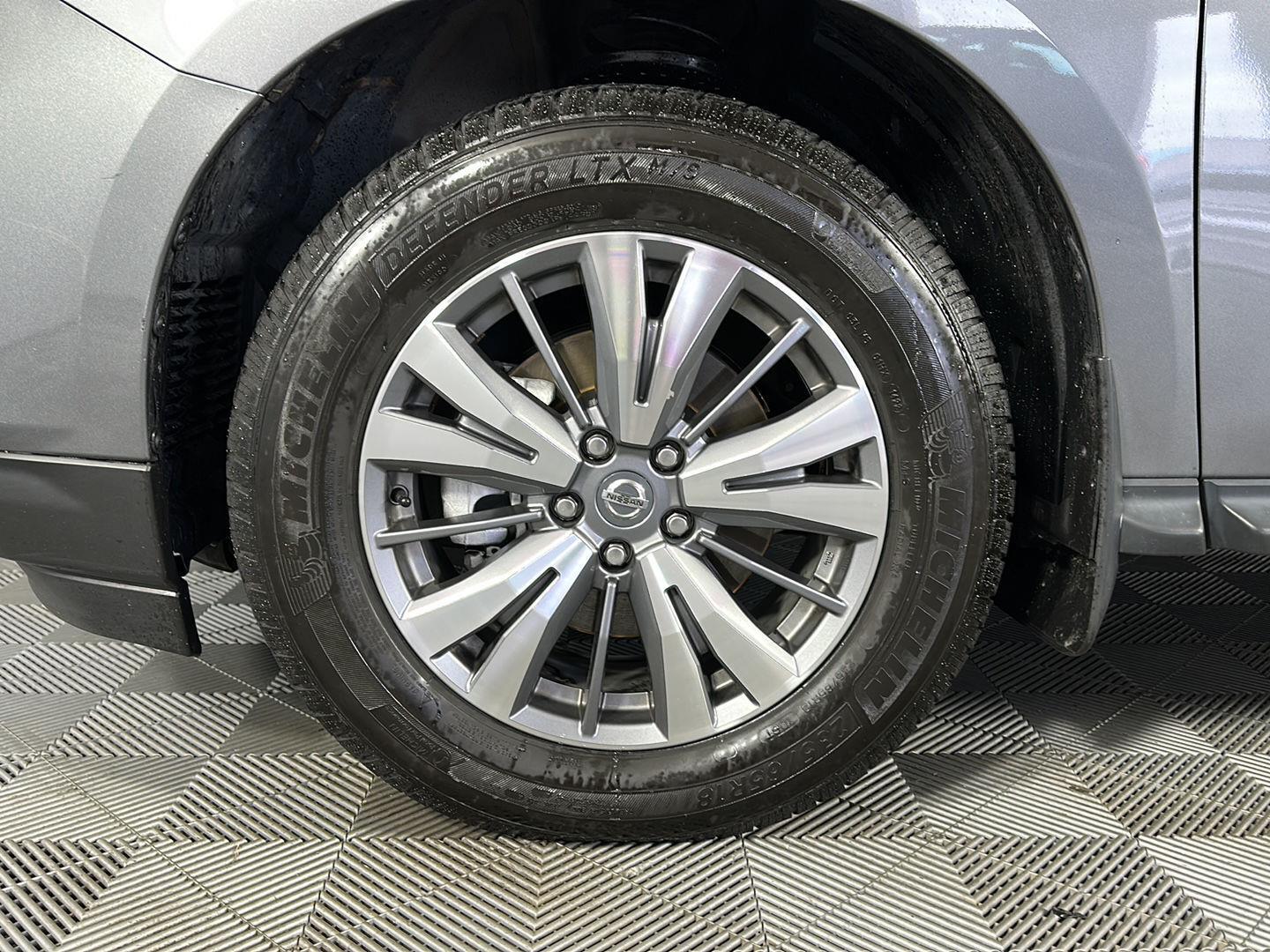 Used 2020 Gun Metallic Nissan SL image 6