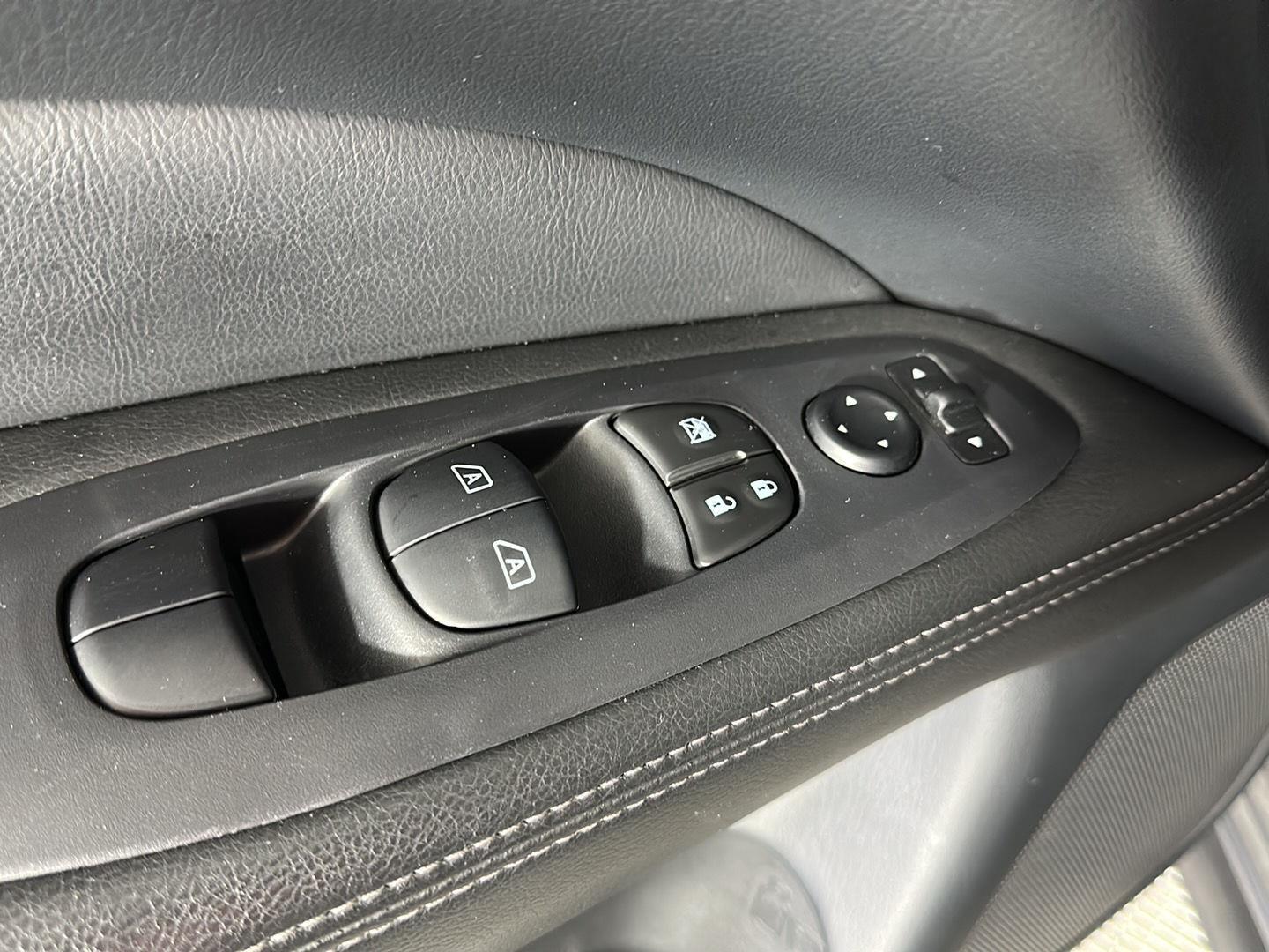 Used 2020 Gun Metallic Nissan SL image 8