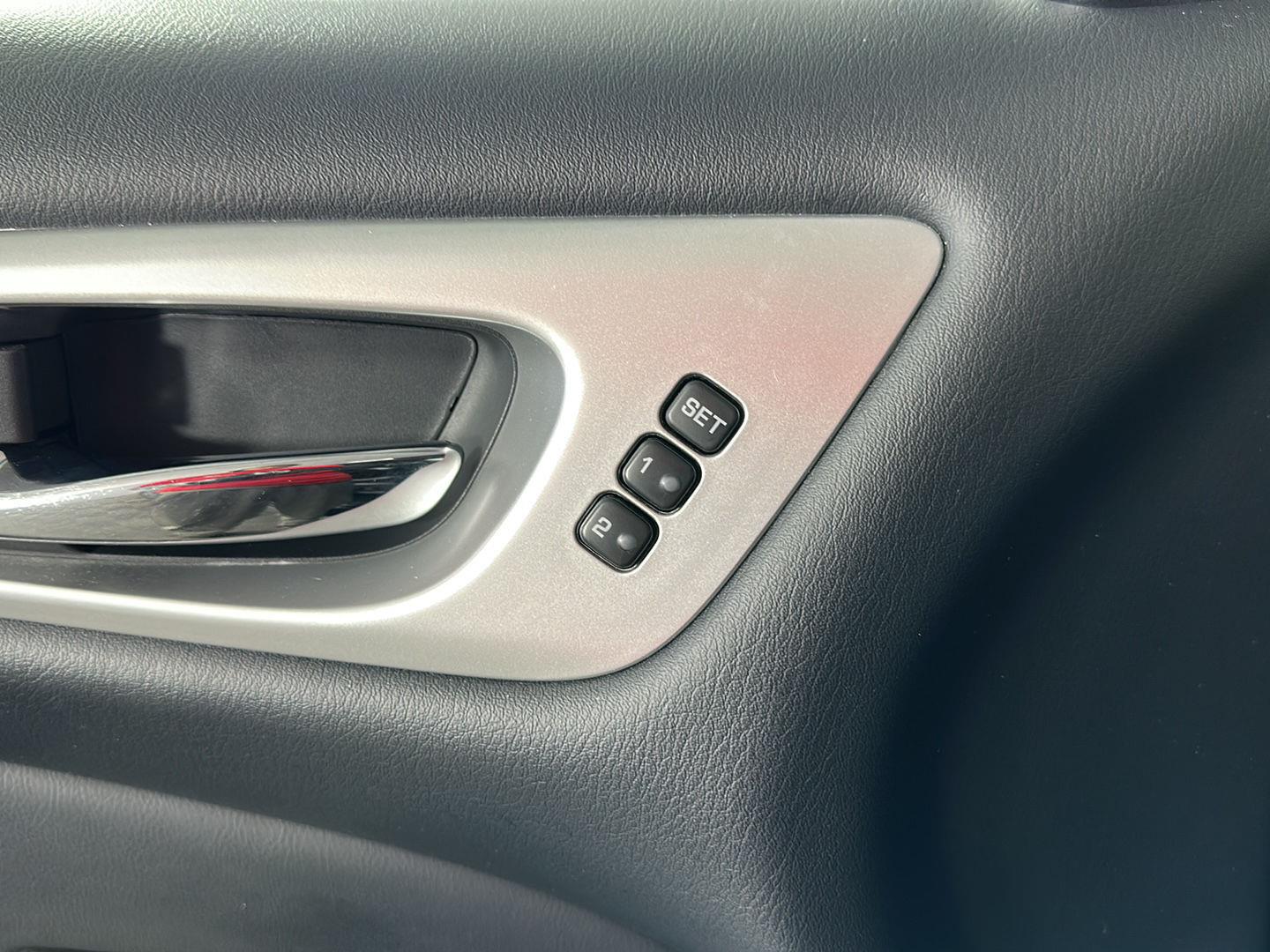 Used 2020 Gun Metallic Nissan SL image 9