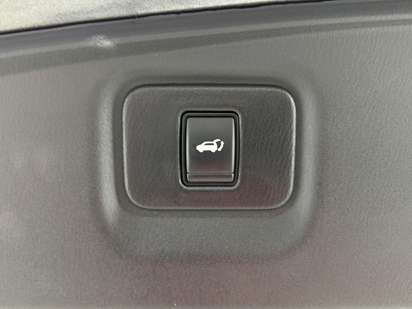 Used 2020 Gun Metallic Nissan SL image 30