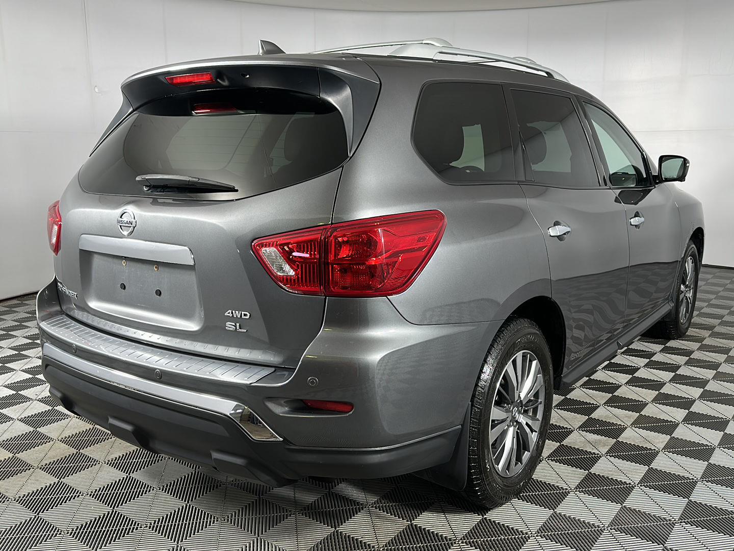 Used 2020 Gun Metallic Nissan SL image 31