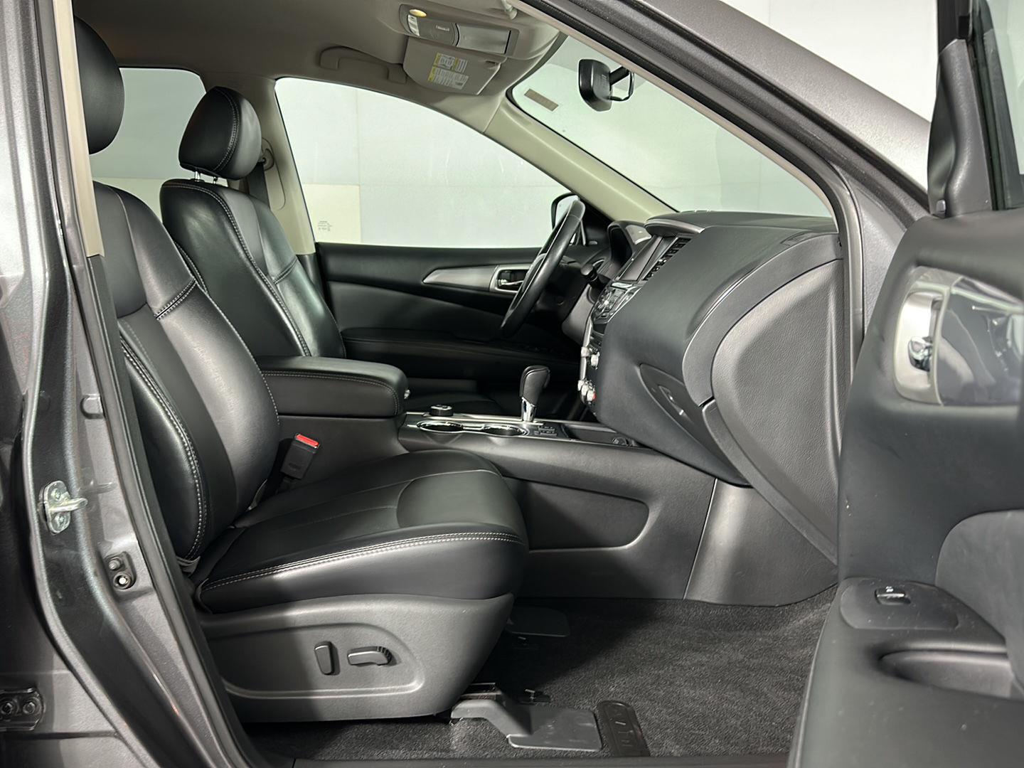 Used 2020 Gun Metallic Nissan SL image 33