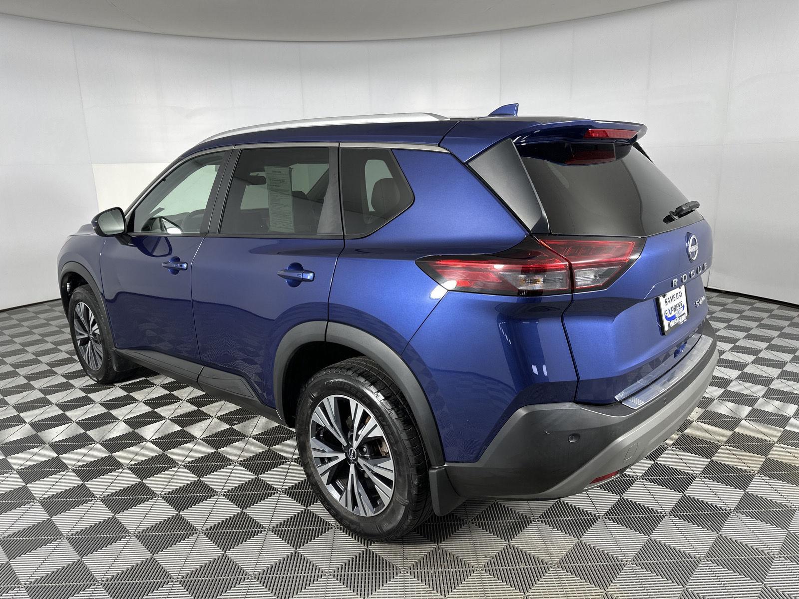 Used 2022 Caspian Blue Metallic Nissan SV image 5