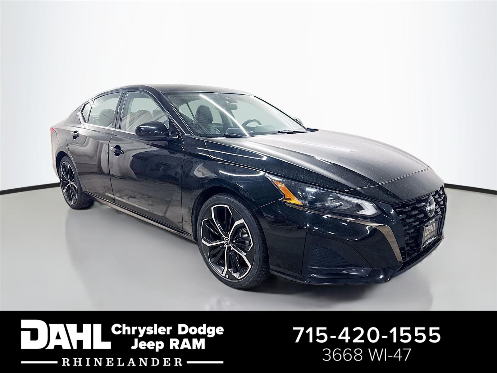 Super Black 2024 Nissan Altima 2.5 SR FWD Sedan Front-Wheel Drive Continuously Variable Transmission