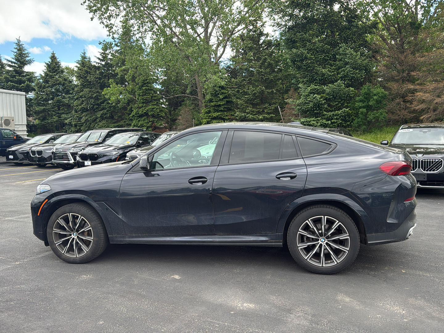 Used 2024  BMW xDrive40i image 6