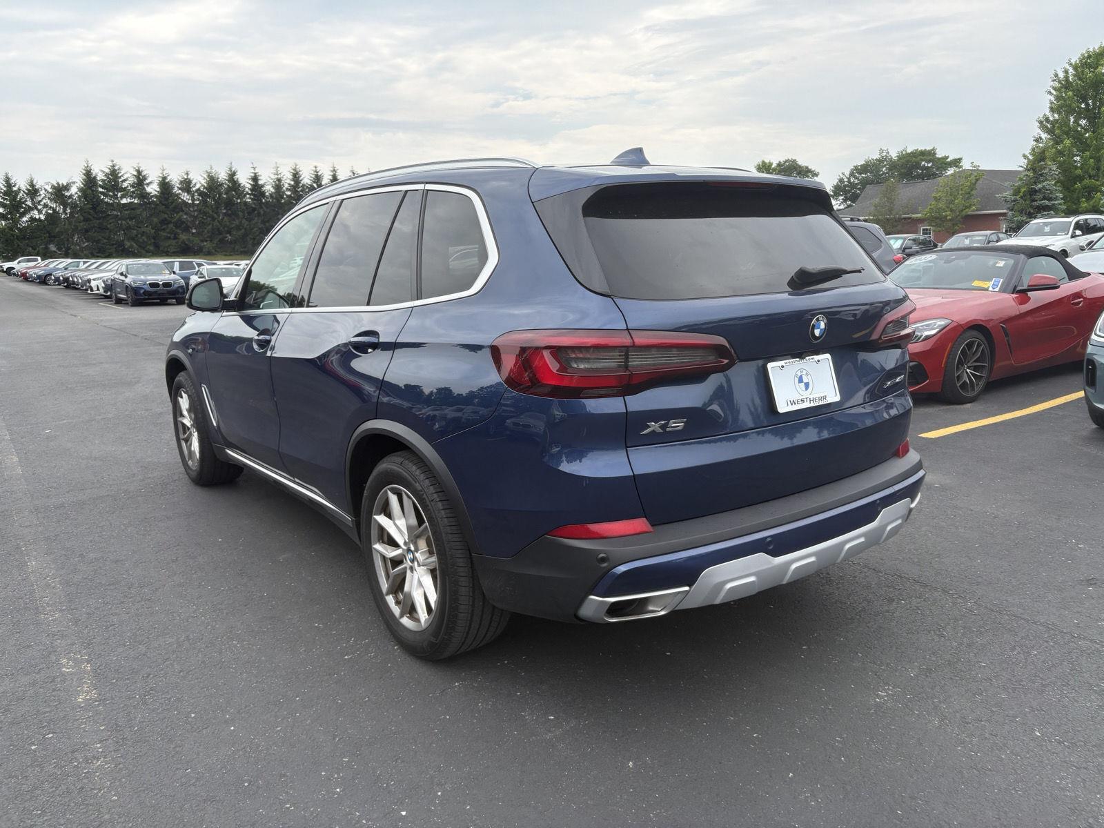 Used 2022 Phytonic Blue Metallic BMW xDrive40i image 6
