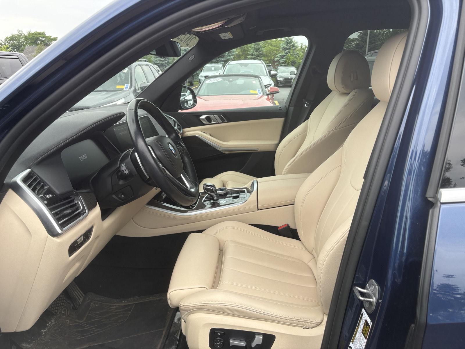 Used 2022 Phytonic Blue Metallic BMW xDrive40i image 2