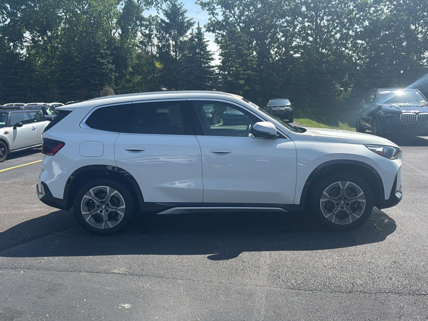 Certified Used 2023 Alpine White BMW xDrive28i image 2
