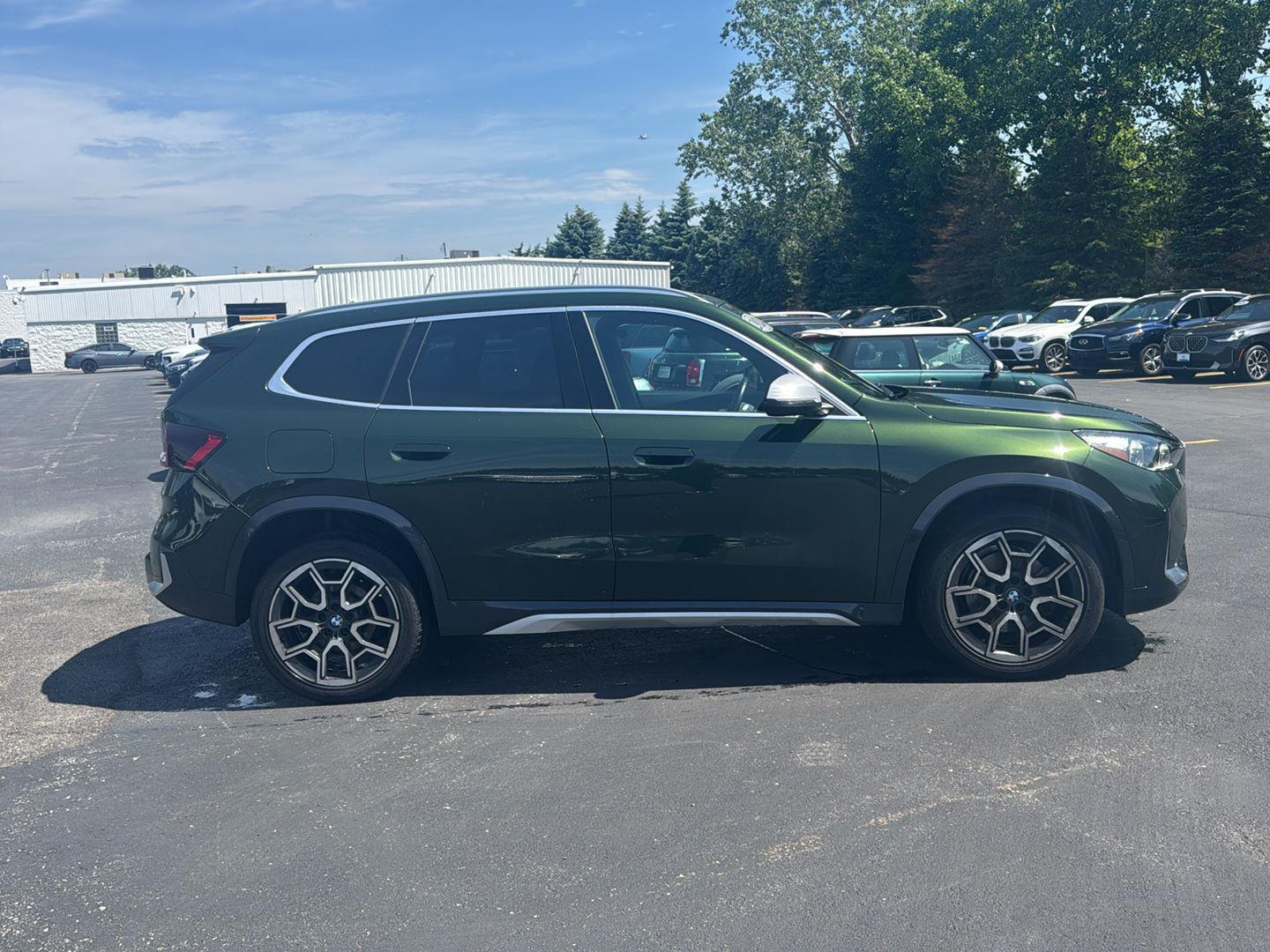 Used 2023 San Remo Green Metallic BMW xDrive28i image 2