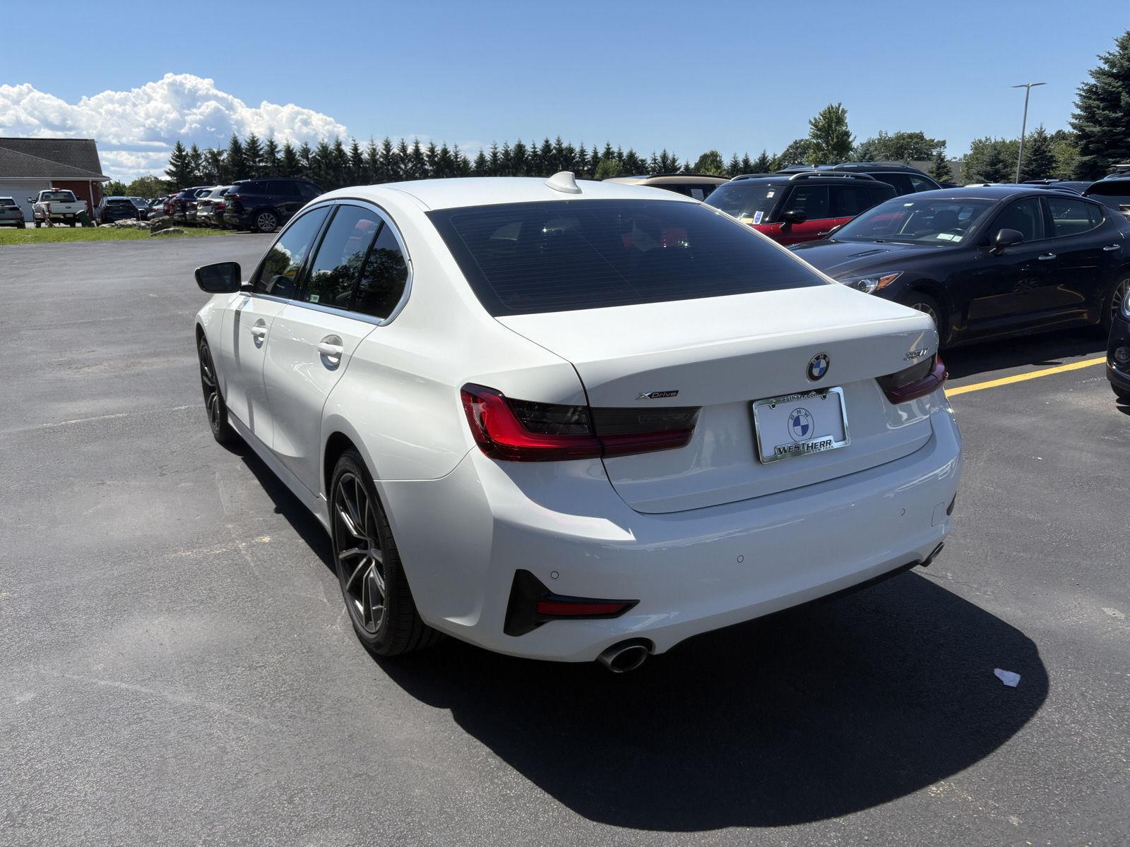 Used 2022 Alpine White BMW 330i xDrive image 5