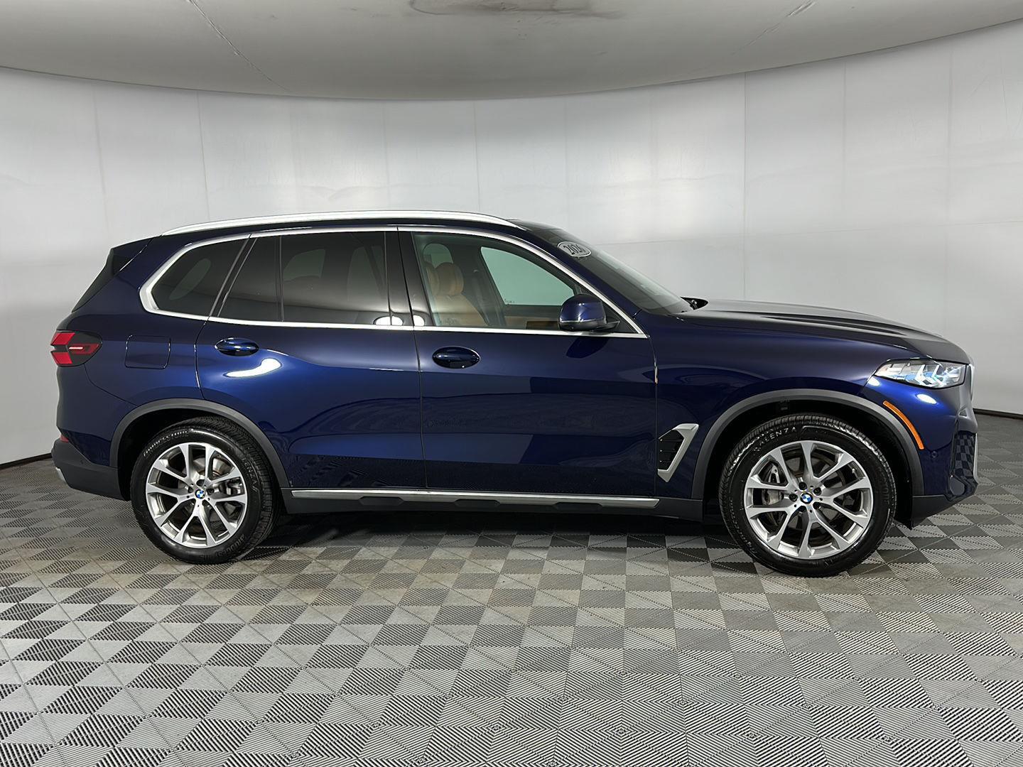 New 2026 Tanzanite Blue II Metallic BMW xDrive40i image 3
