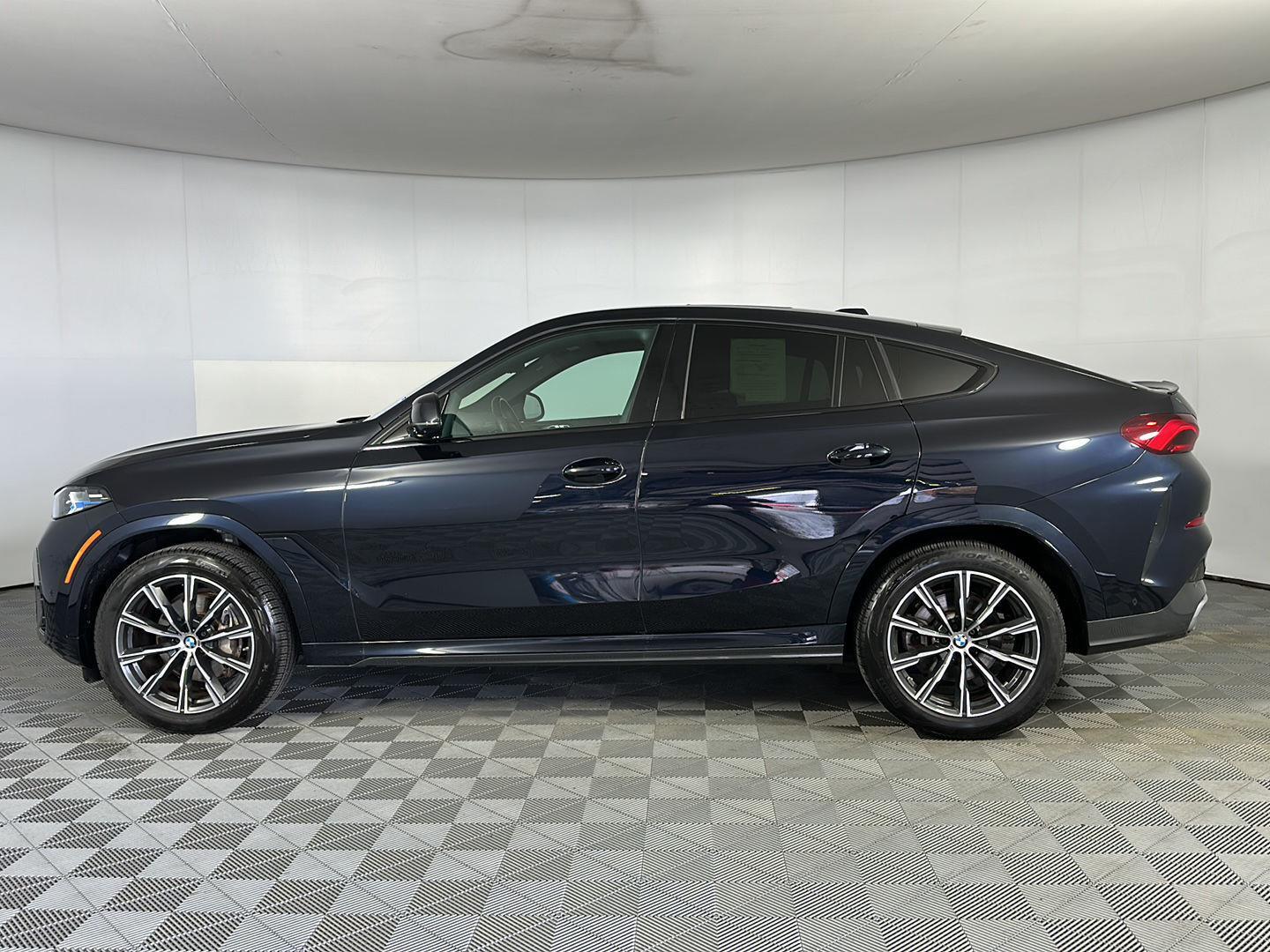 Certified Used 2024  BMW xDrive40i image 7