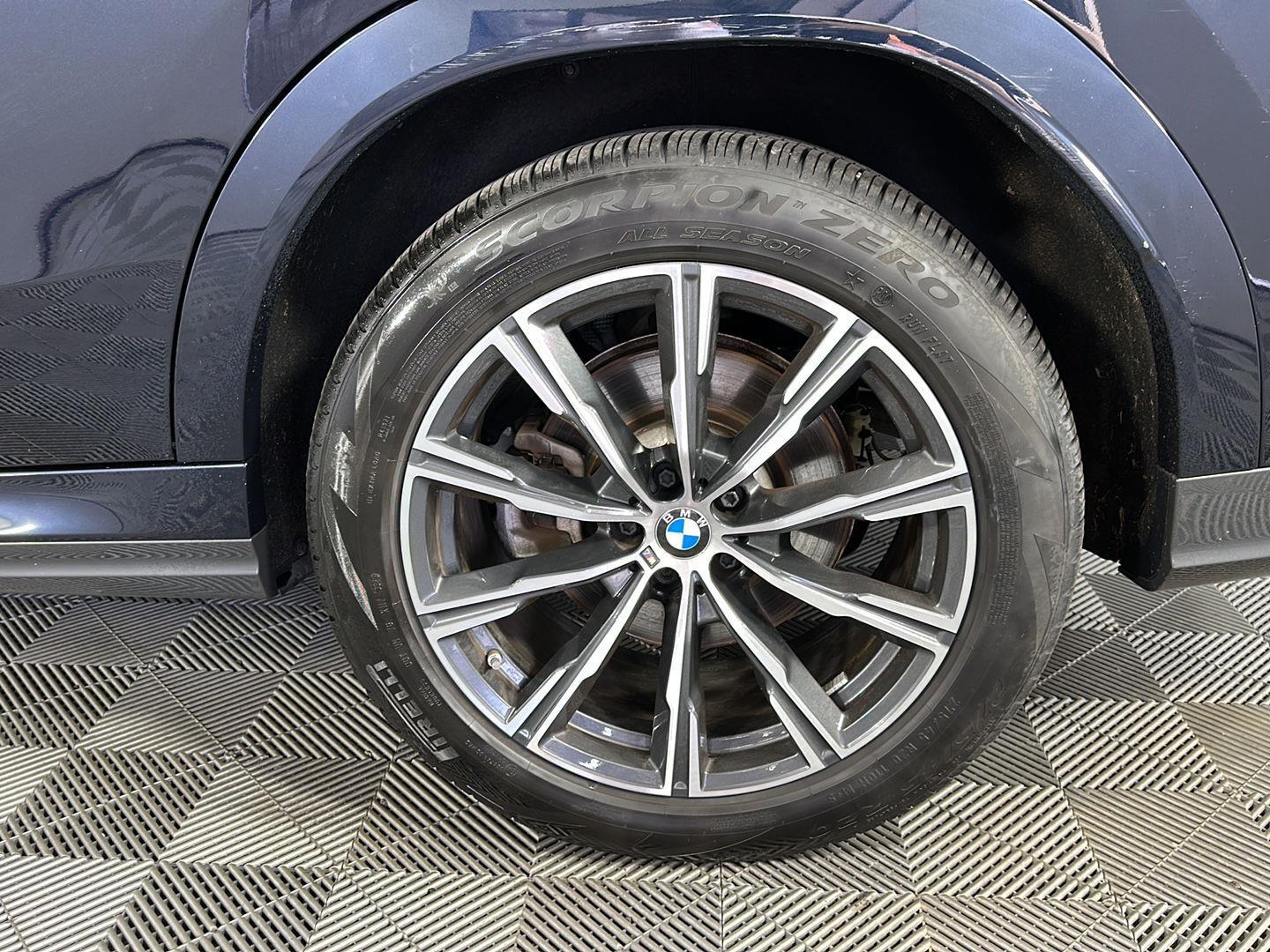 Certified Used 2024  BMW xDrive40i image 8