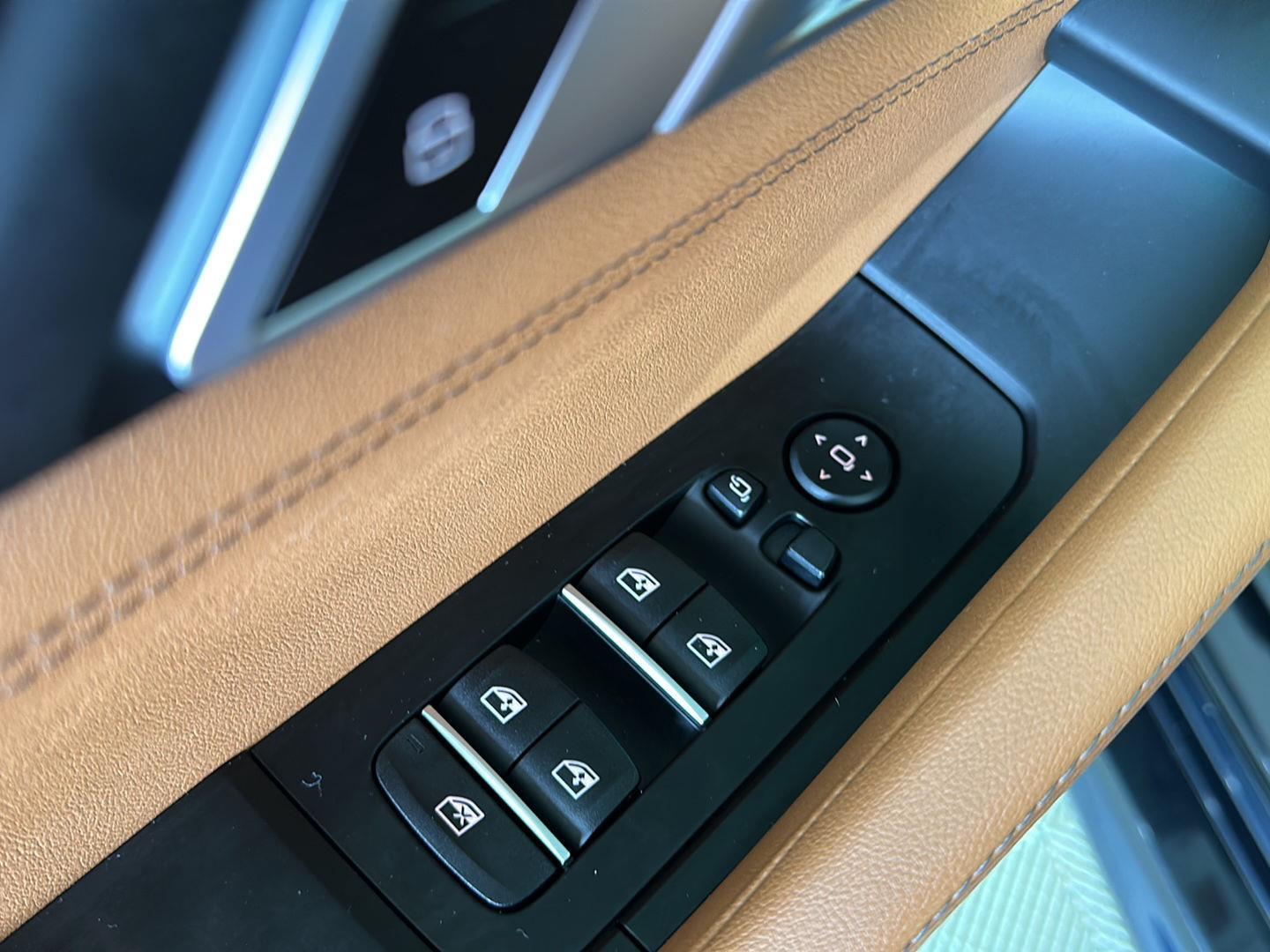 Certified Used 2024  BMW xDrive40i image 10