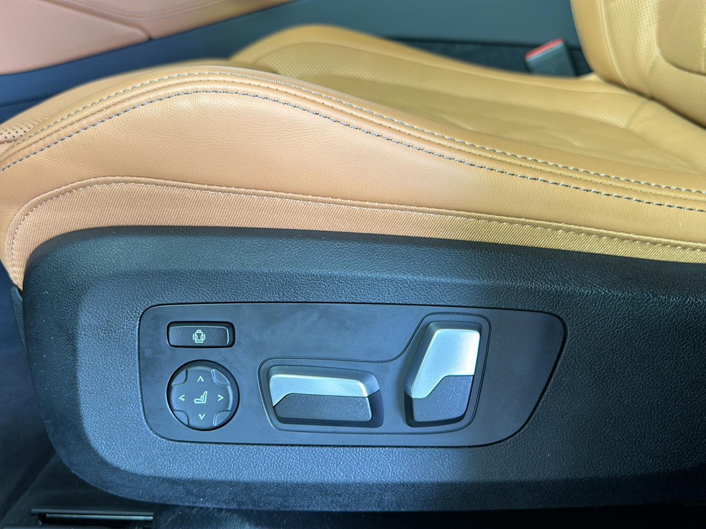 Certified Used 2024  BMW xDrive40i image 12
