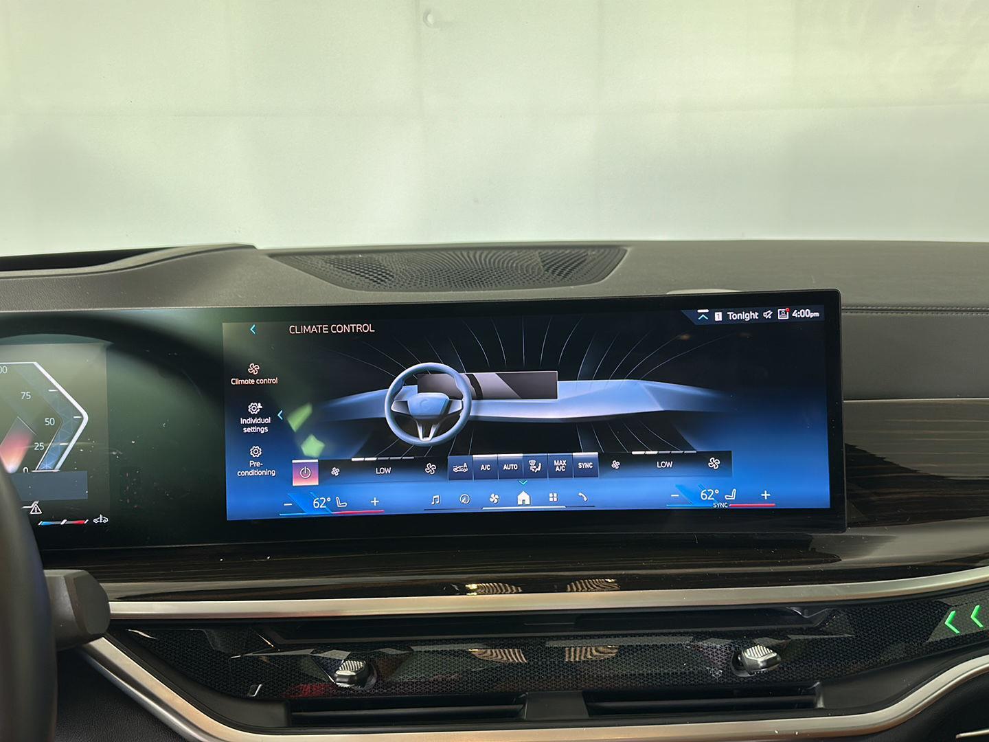 Certified Used 2024  BMW xDrive40i image 15