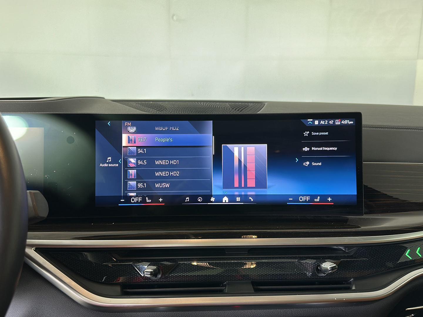 Certified Used 2024  BMW xDrive40i image 18