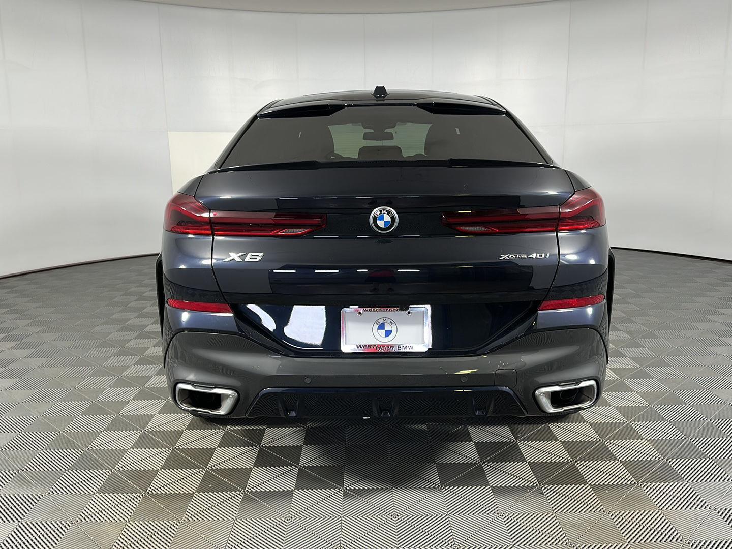Certified Used 2024  BMW xDrive40i image 24