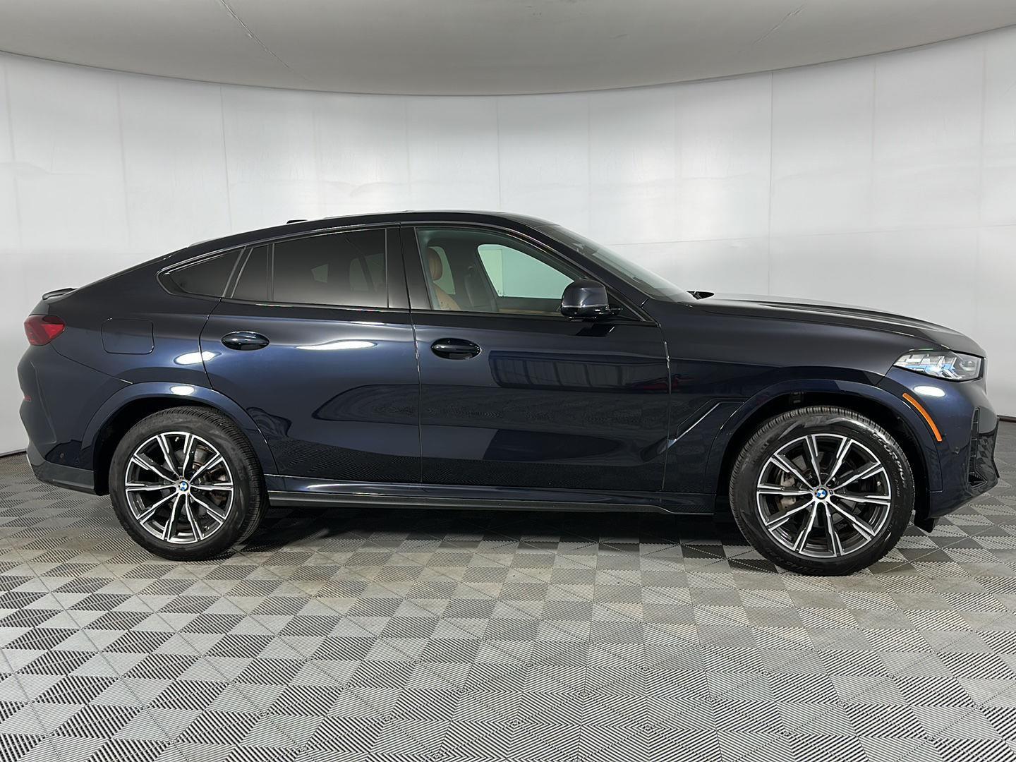 Certified Used 2024  BMW xDrive40i image 28