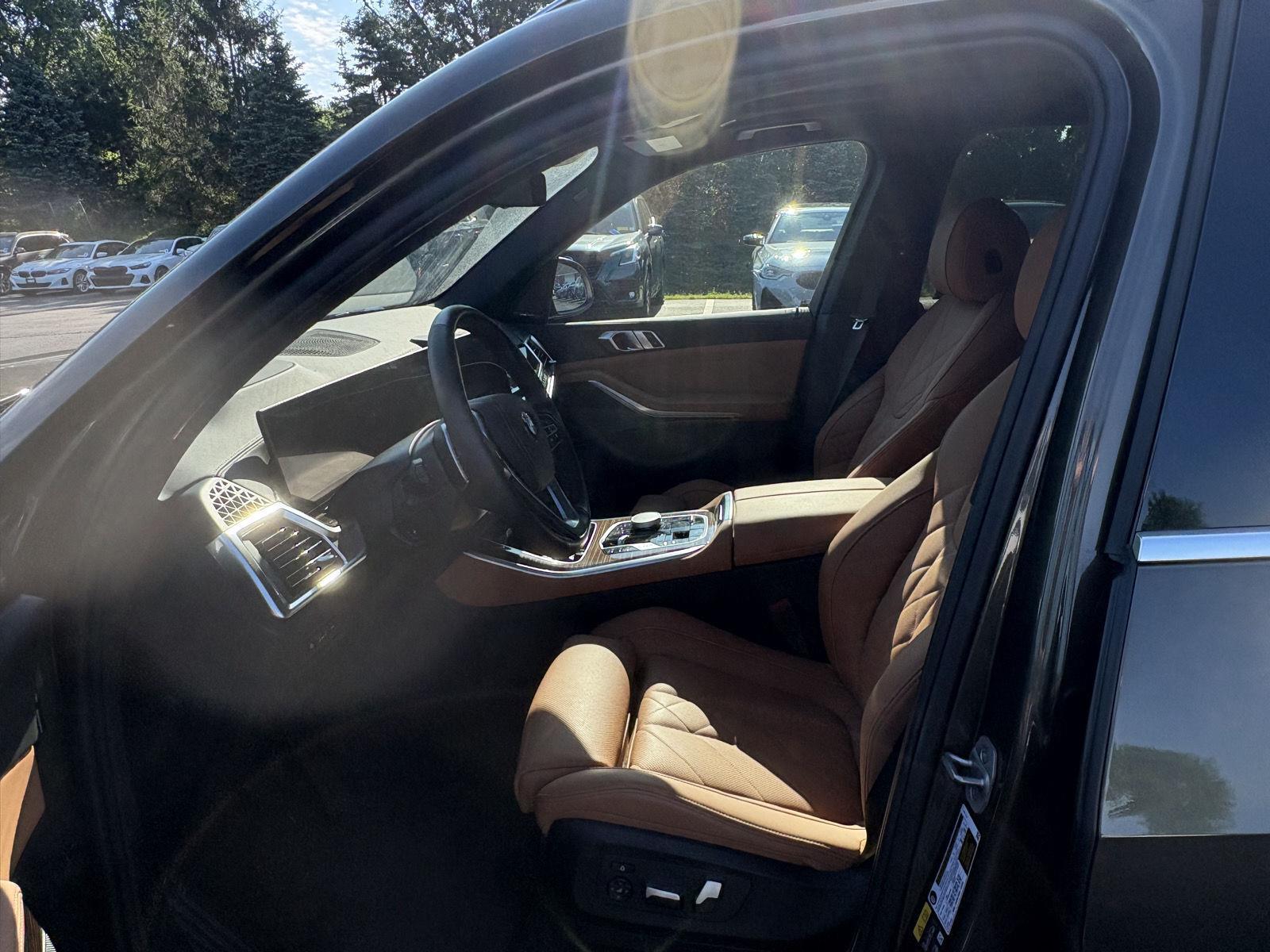 New 2026 Manhattan Green Metallic BMW xDrive50e image 9