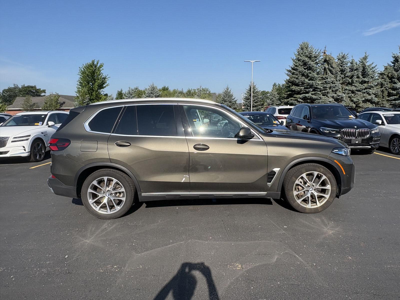New 2026 Manhattan Green Metallic BMW xDrive50e image 10