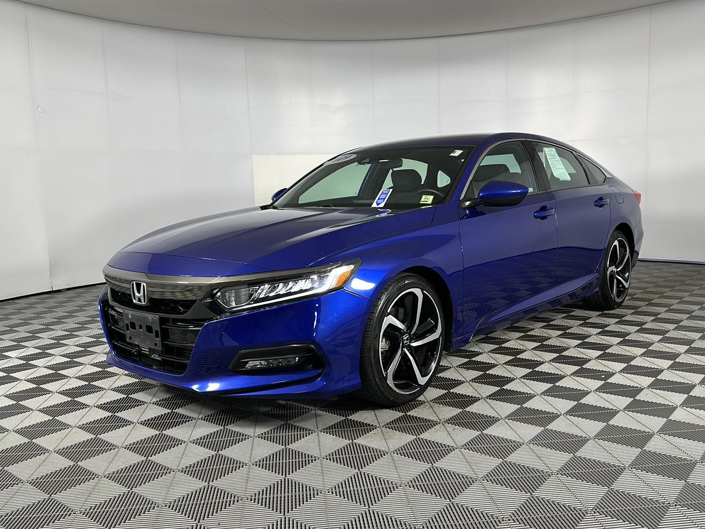 Used 2019 Still Night Pearl Honda Sport image 3