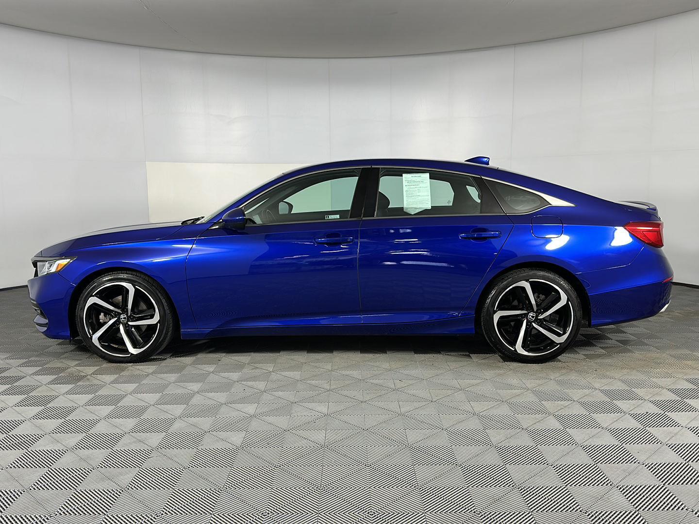 Used 2019 Still Night Pearl Honda Sport image 4
