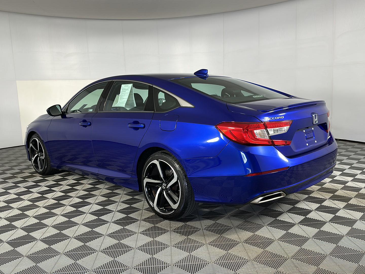 Used 2019 Still Night Pearl Honda Sport image 17