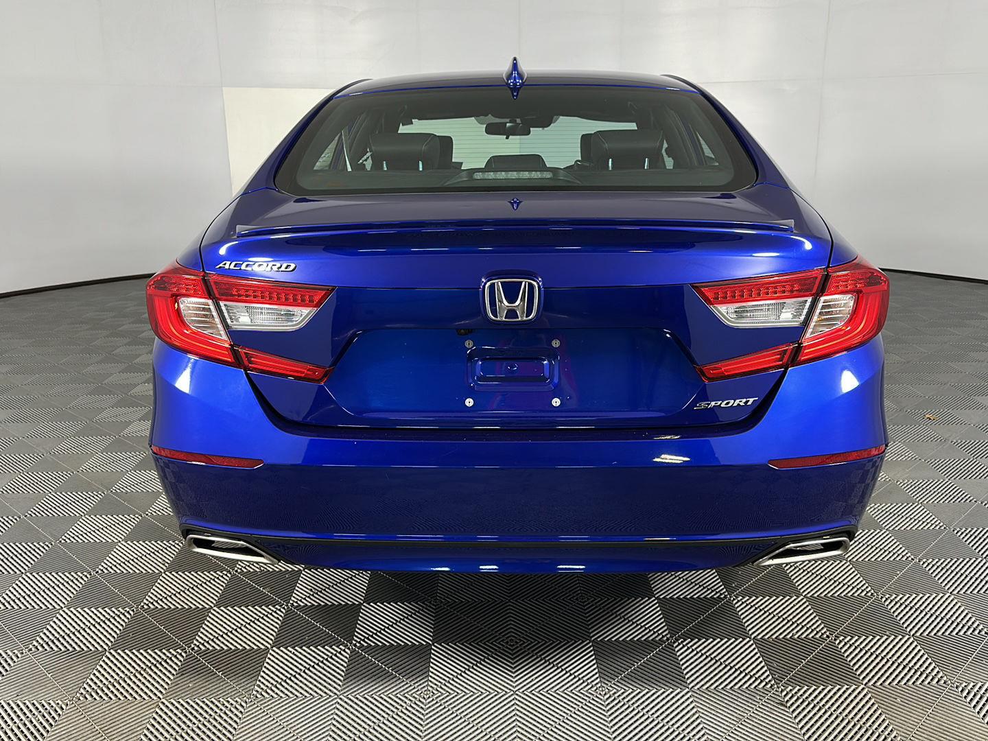Used 2019 Still Night Pearl Honda Sport image 18