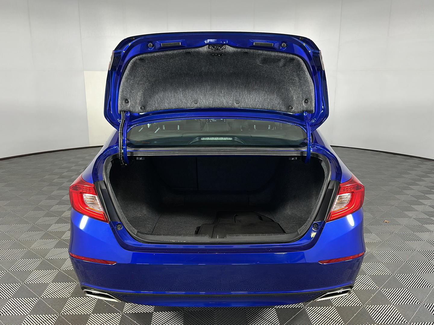 Used 2019 Still Night Pearl Honda Sport image 19