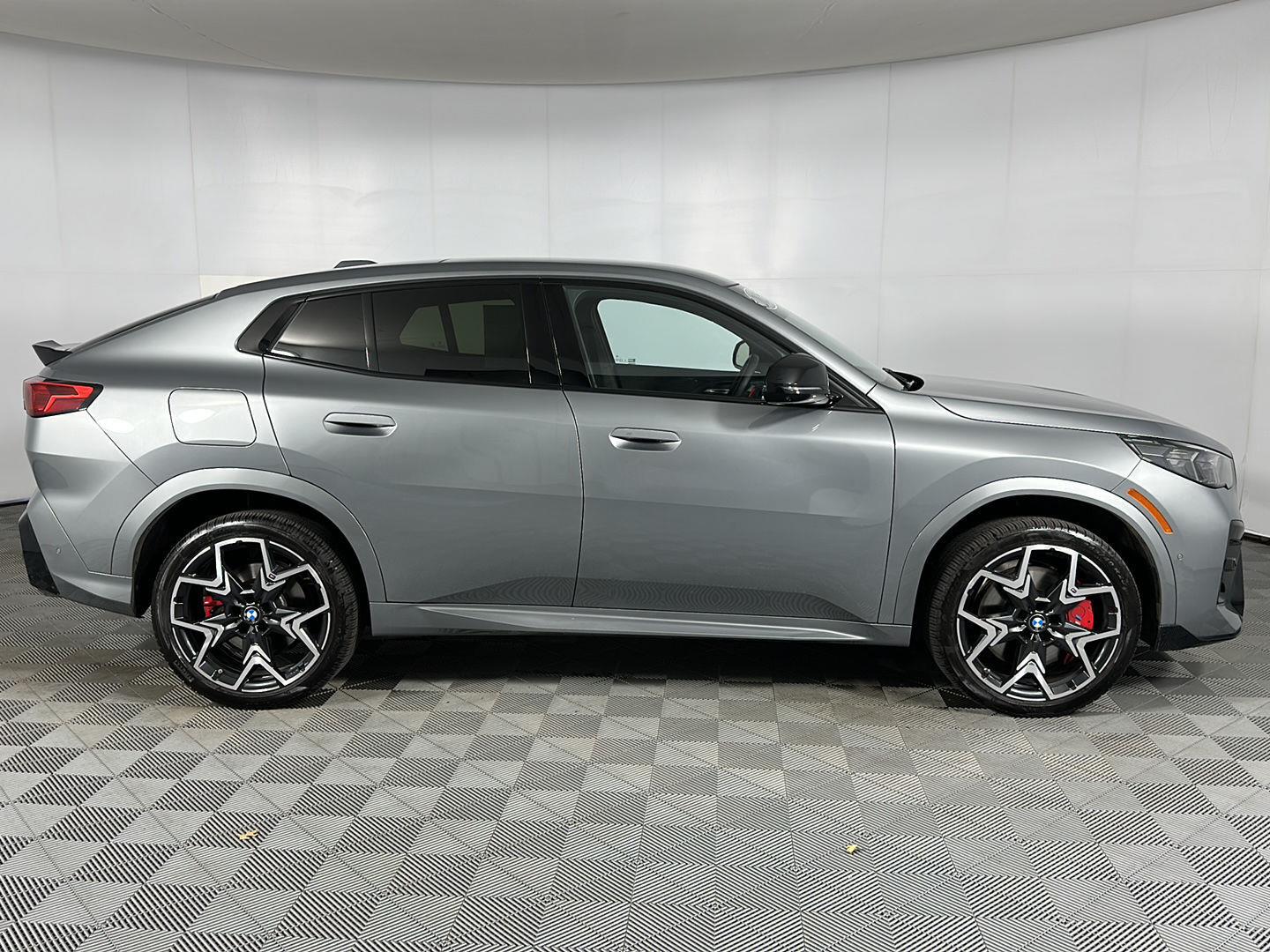 Certified Used 2025 Skyscraper Grey Metallic BMW M35i image 27