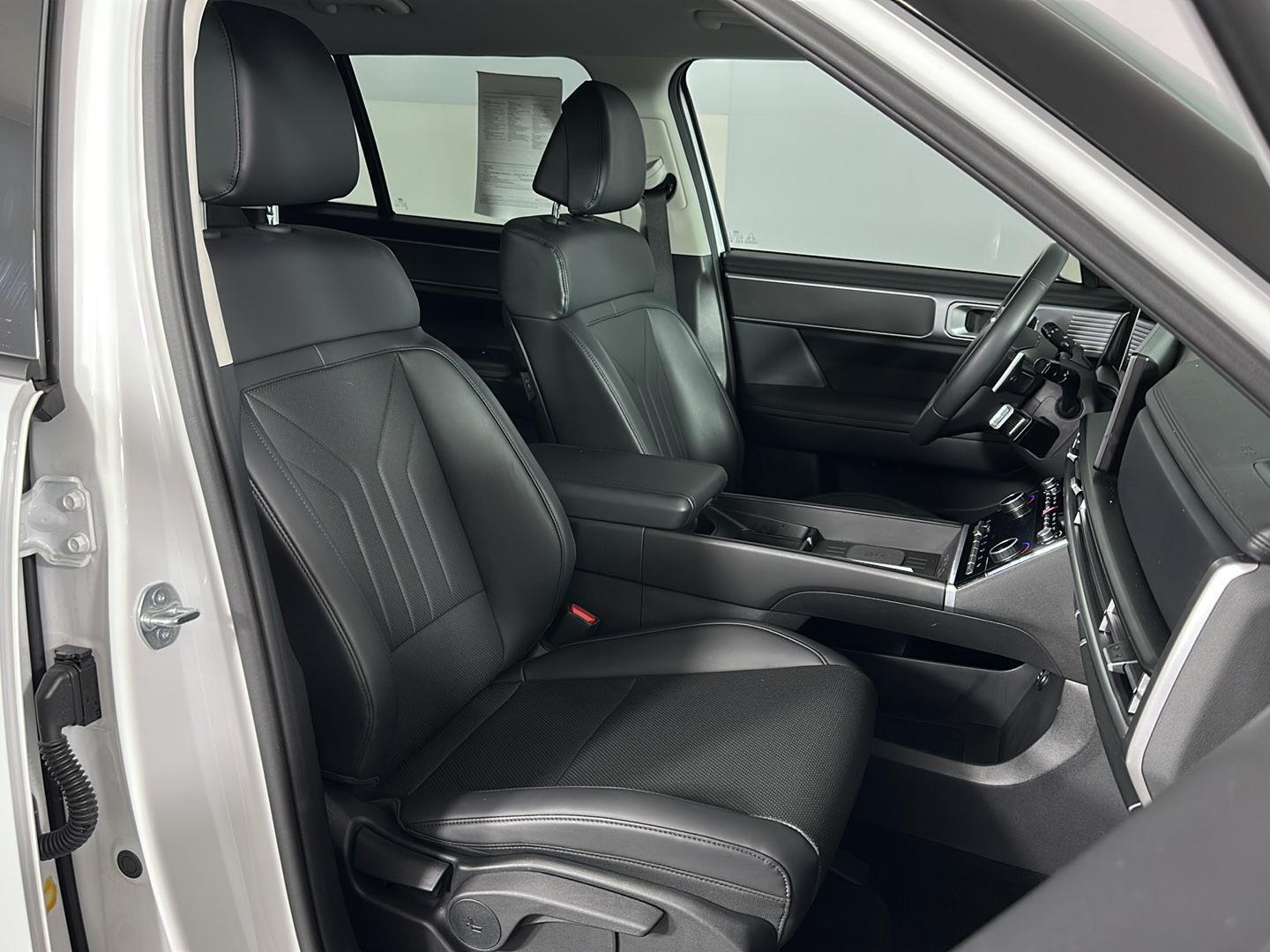 Used 2025 Serenity White Hyundai SEL image 2