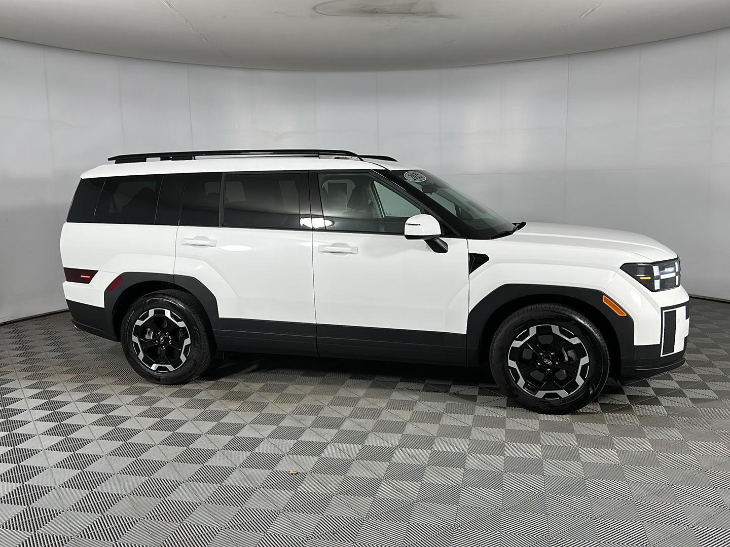 Used 2025 Serenity White Hyundai SEL image 4