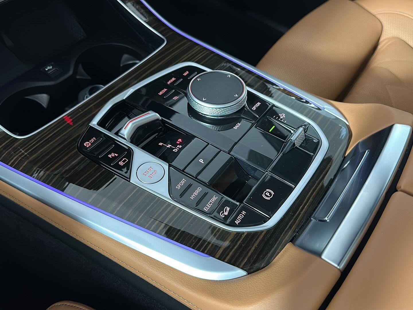 New 2026 Manhattan Green Metallic BMW xDrive50e image 19