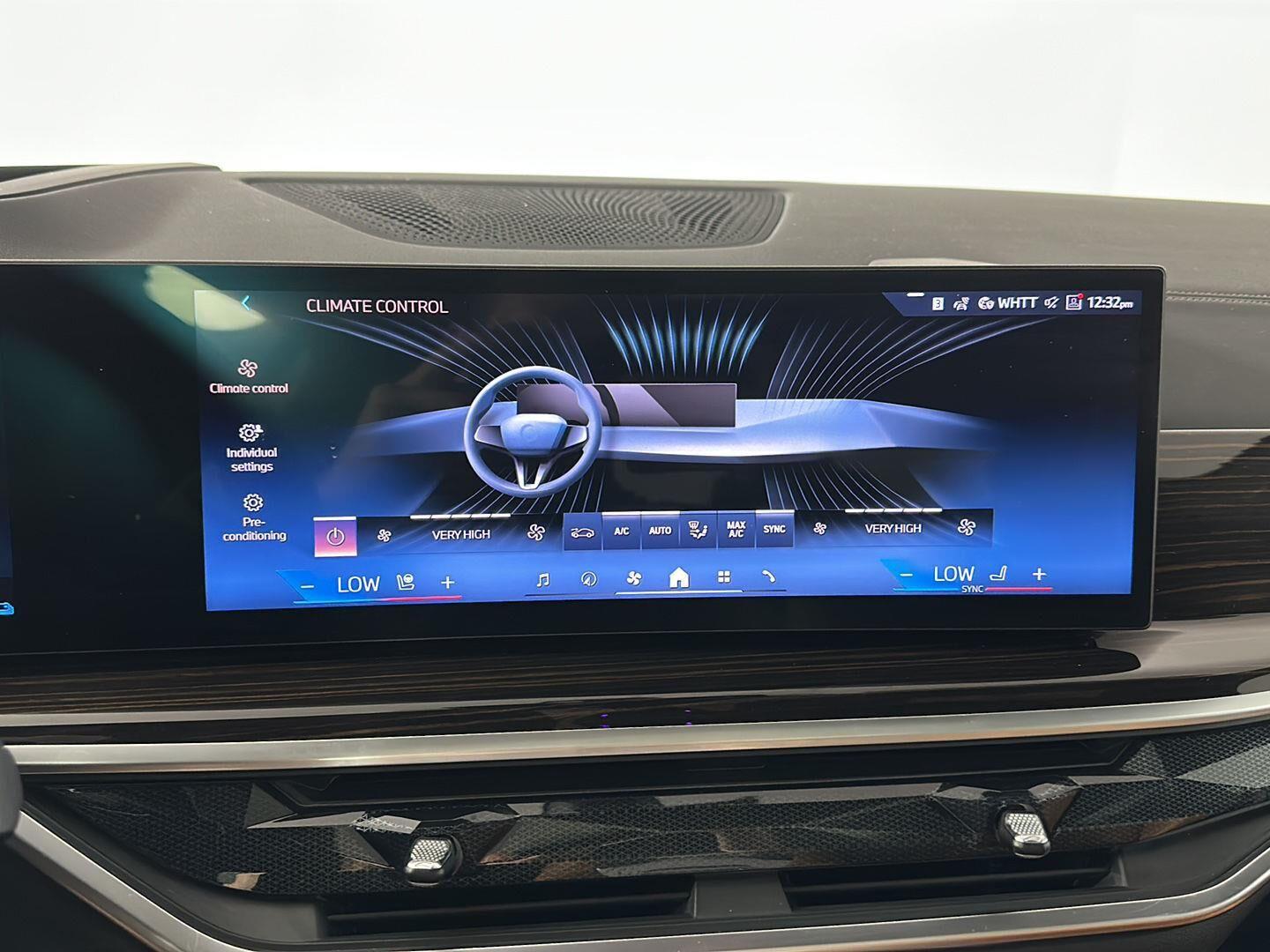 New 2026 Manhattan Green Metallic BMW xDrive50e image 20