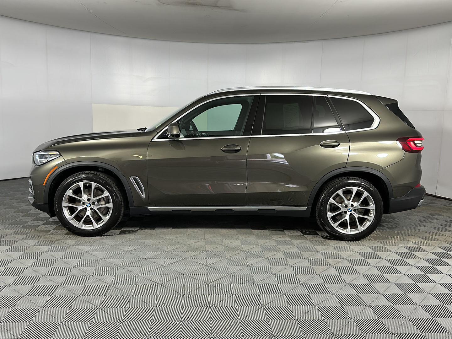 Certified Used 2023 Manhattan Green Metallic BMW xDrive40i image 9
